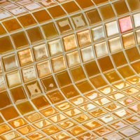mosaico-de-vidrio-reciclado-dorado